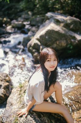 被两个男摁住玩弄尿孔的视频